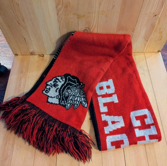 Chicago Blackhawks Red and Black Sports Team Scarf - Picture 2 of 7